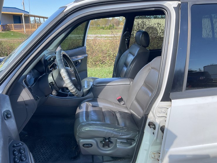 2001-ford-explorer-sport-trac-image-17