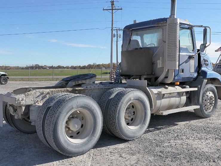 2004-mack-ch613-image-2