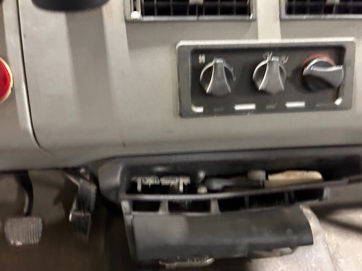 1993-freightliner-fl80-image-67