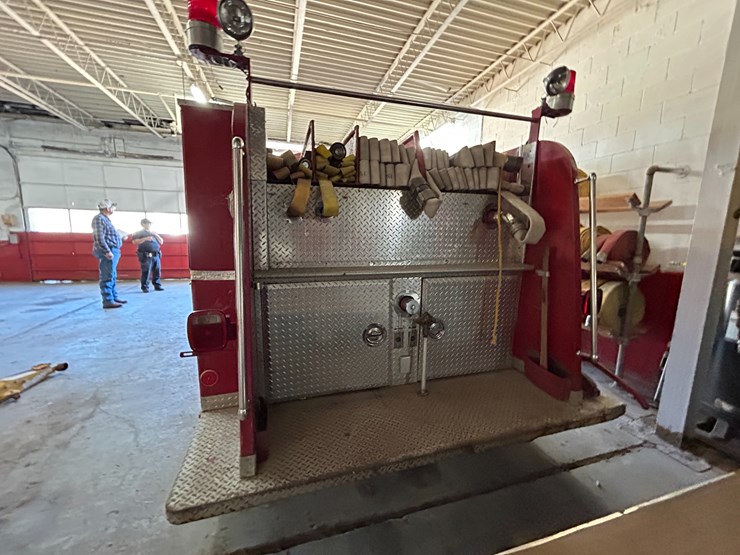 #22556-•-howe-load-star-1800-s/a-daycab-fire-truck-d0532ghb25589-image-16