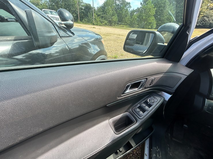 2013-ford-explorer-image-43