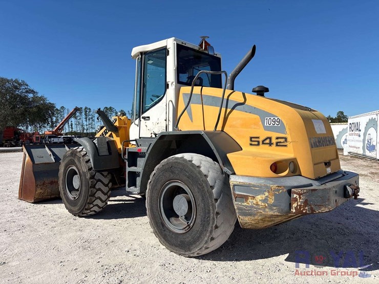 2015-liebherr-l542-image-4