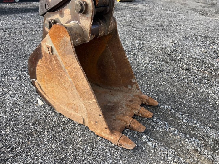 deere-245g-lc-image-10