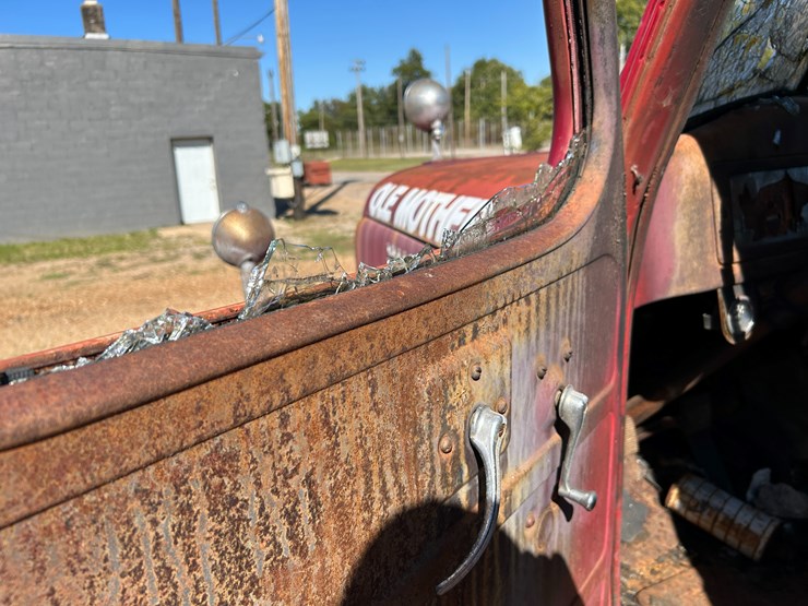 international-700-image-30