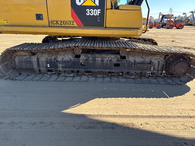 2019-caterpillar-330-image-13