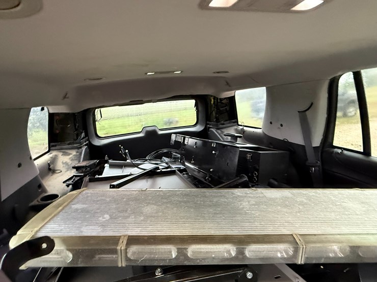 2015-chevrolet-tahoe-image-32