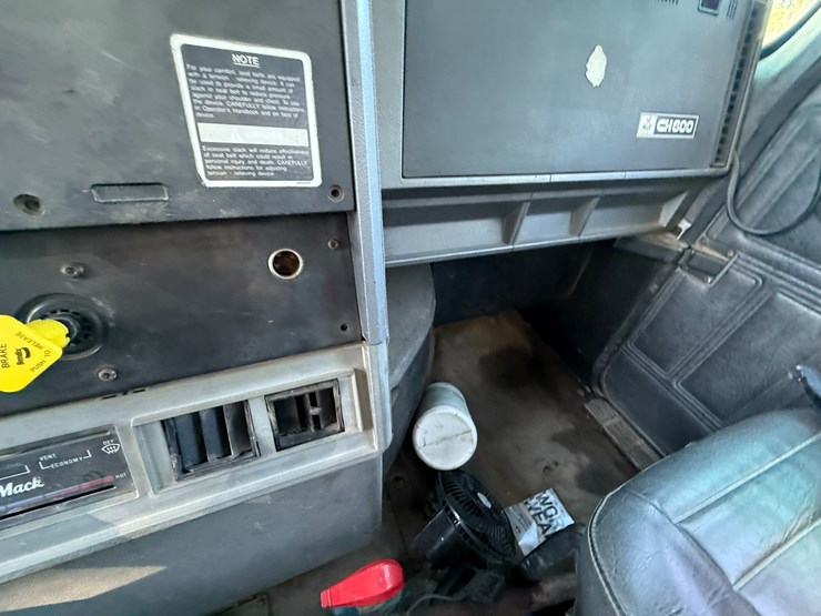 1995-mack-ch613-image-84