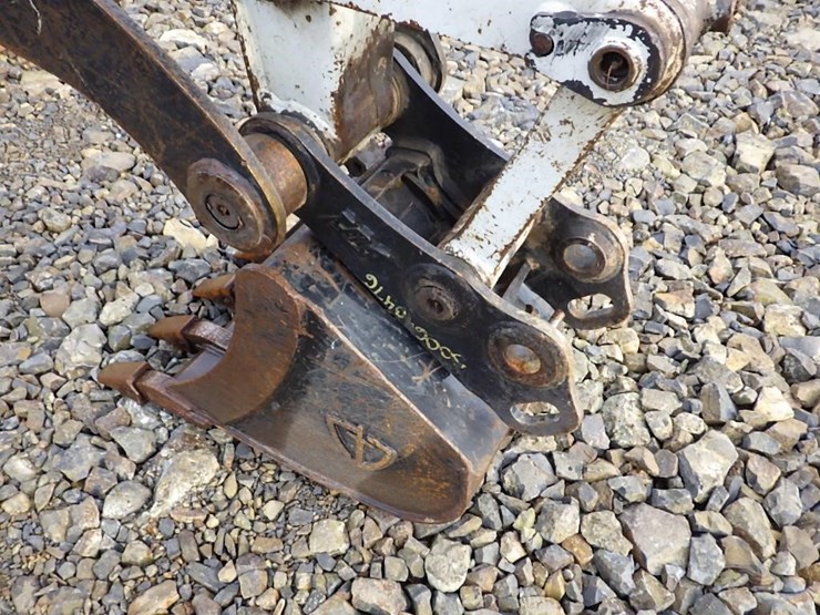 takeuchi-tb260-image-8