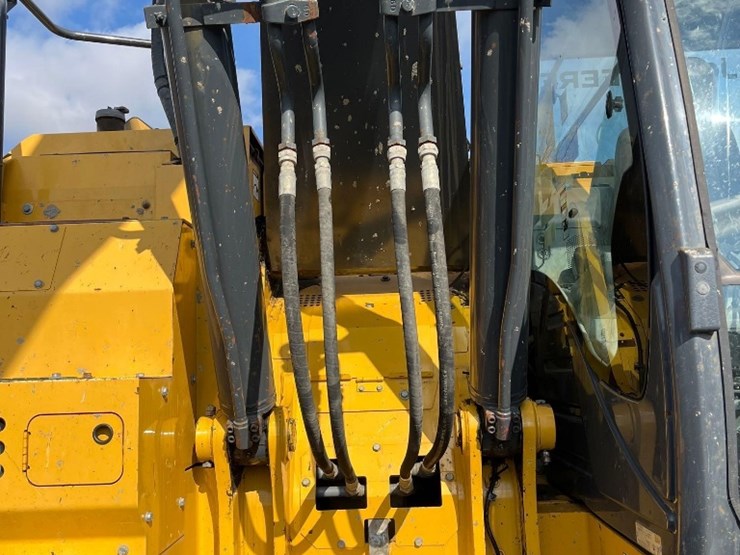 deere-245g-lc-image-23