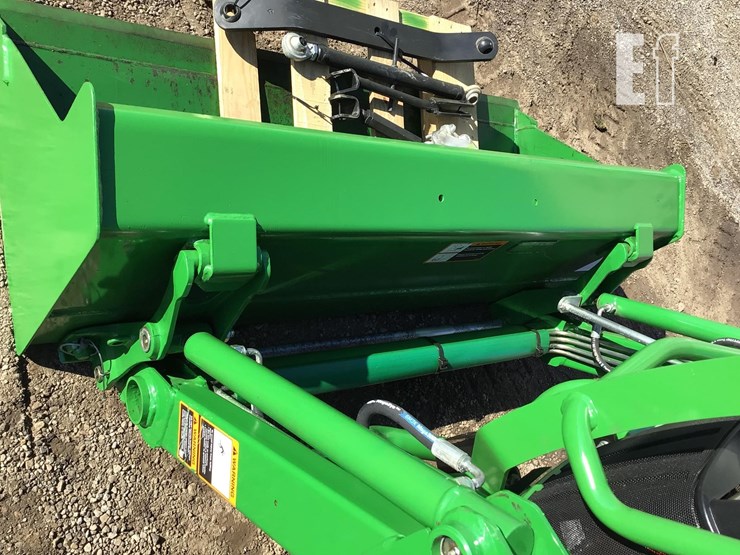 2018-john-deere-1025r-image-12