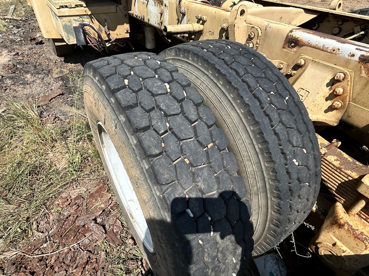 #22529-•-inop-1992-freightliner-t/a-daycab-truck-tractor-vin:-1fuymzyb1np357132-image-5