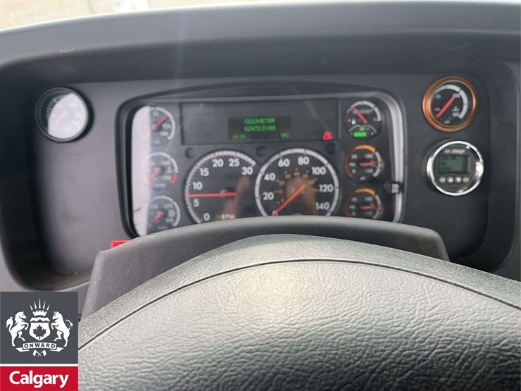 2019-freightliner-114sd-image-12