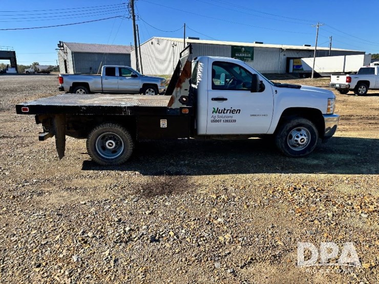 2013-chevrolet-3500hd-image-6