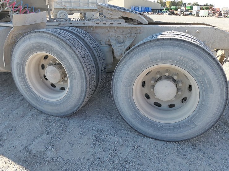 2004-mack-ch613-image-15