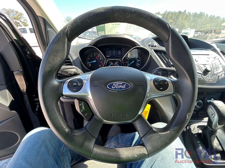 2015-ford-escape-se-image-13