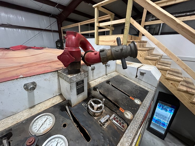 1993-freightliner-fl80-image-40