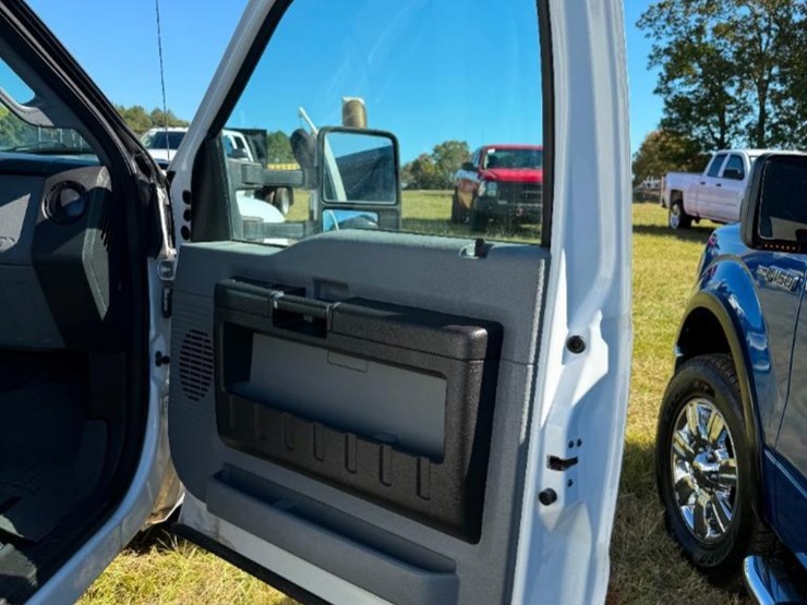 2015-ford-f350-xl-image-16