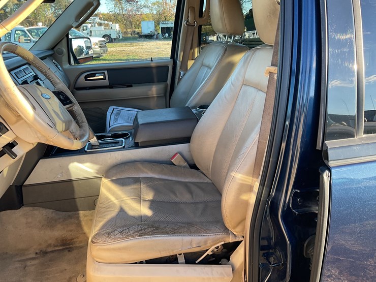 2014-ford-expedition-image-16