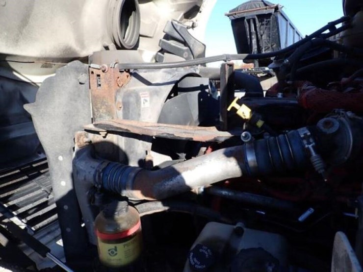 2014-freightliner-business-class-m2-106-image-27