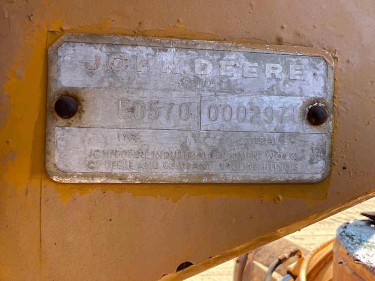 1981-deere-570a-image-30