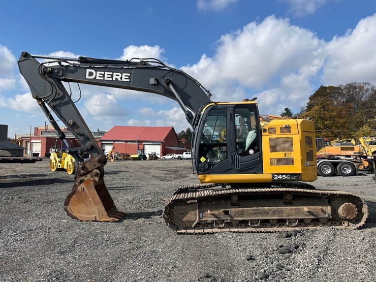 deere-245g-lc-image-1