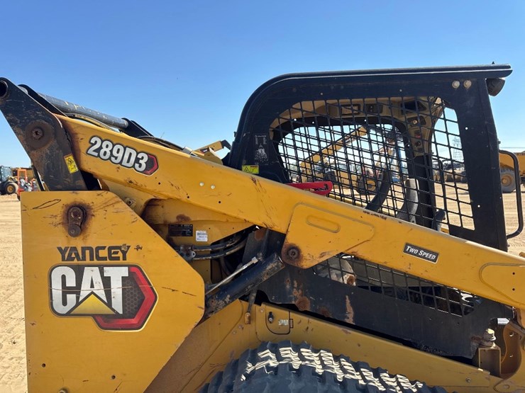 2021-caterpillar-289d3-image-18