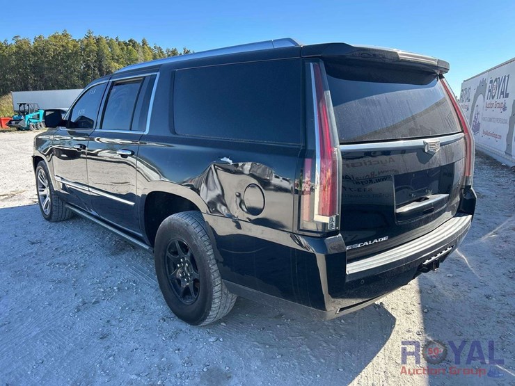 2015-cadillac-escalade-esv-image-4