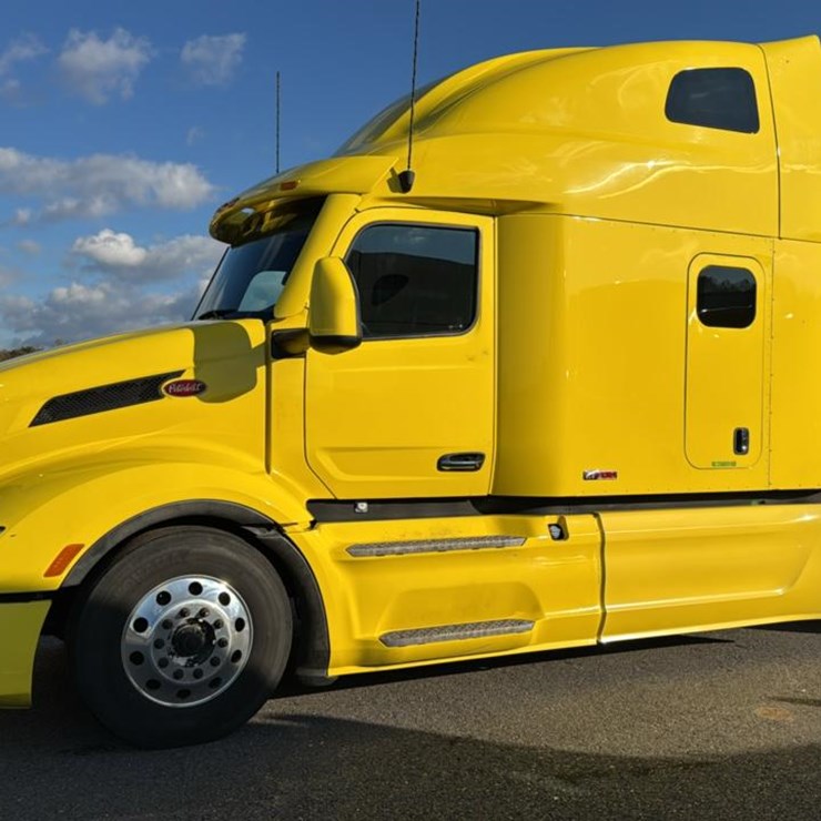 2023 PETERBILT 579