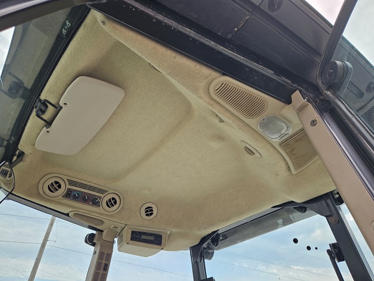 2017-john-deere-6105e-image-8