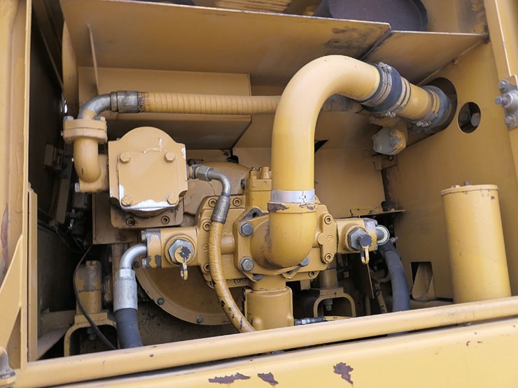 caterpillar-215d-image-23