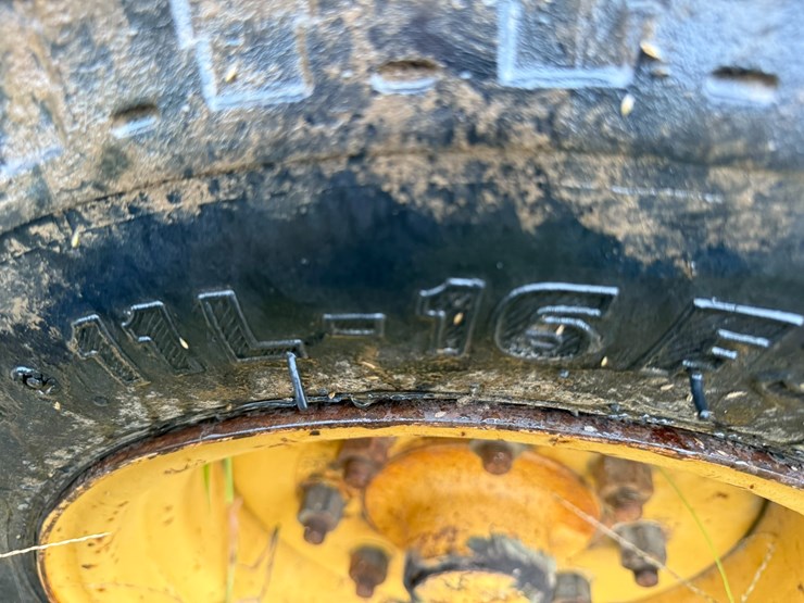 #22581-•-inop-ford-550d-backhoe-loader-image-33