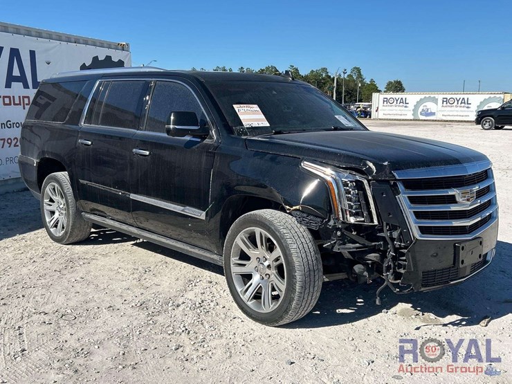 2015-cadillac-escalade-esv-image-2