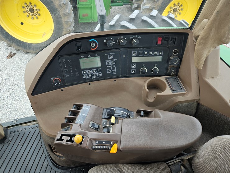 2001-john-deere-8110-image-9