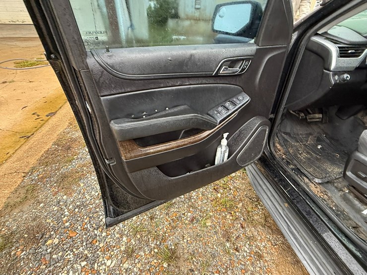 2015-chevrolet-tahoe-image-43