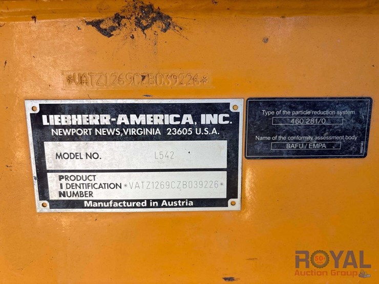 2015-liebherr-l542-image-5