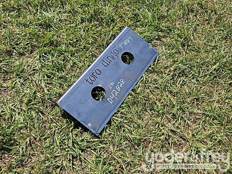 unused-mounting-plate-to-suit-mini-skidsteers-image-1