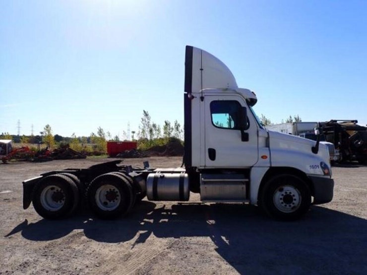 2016-freightliner-cascadia-t/a-hiway-tractor---day-image-4