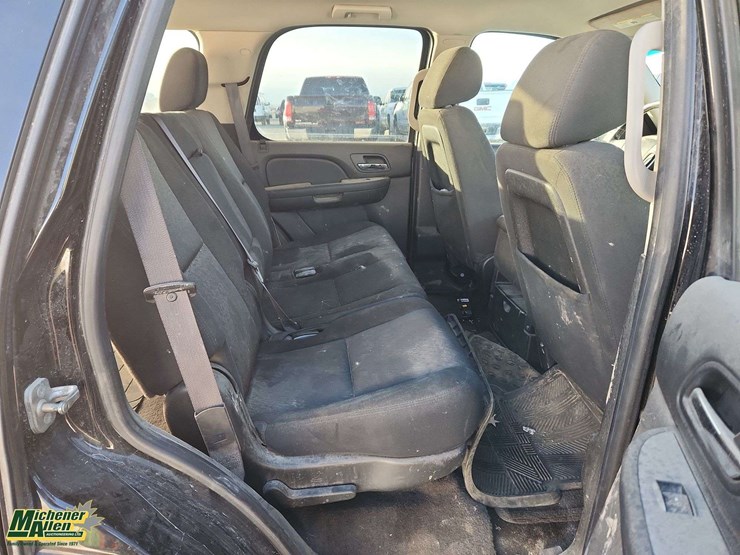 2013-chevrolet-tahoe-image-32