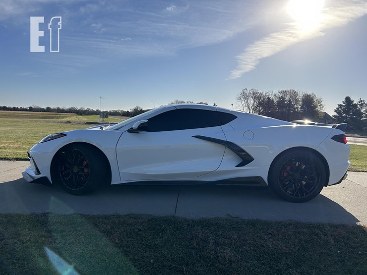2021-chevrolet-corvette-image-10