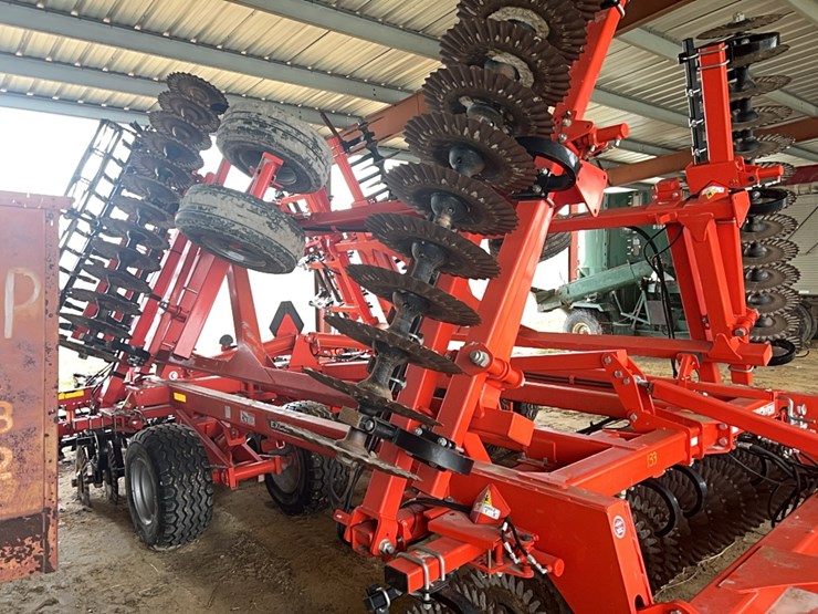 kuhn-excelerator-8005-vertical-tillage-image-2