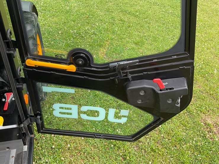 2022-jcb-525-60-image-18