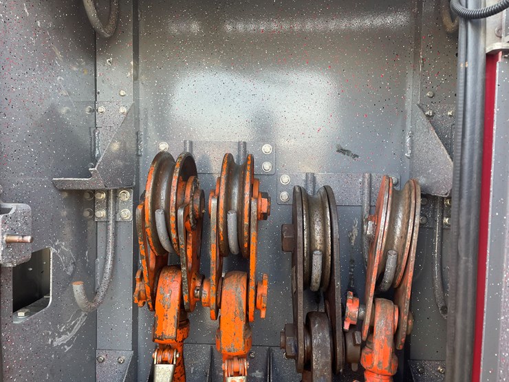 #3822-•-2019-peterbilt-heavy-rotator-truck-(has-mn-title-in-delay,-may-take-6-8-weeks)-image-91