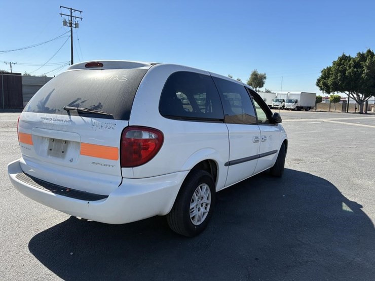 2002-dodge-grand-caravan-image-3