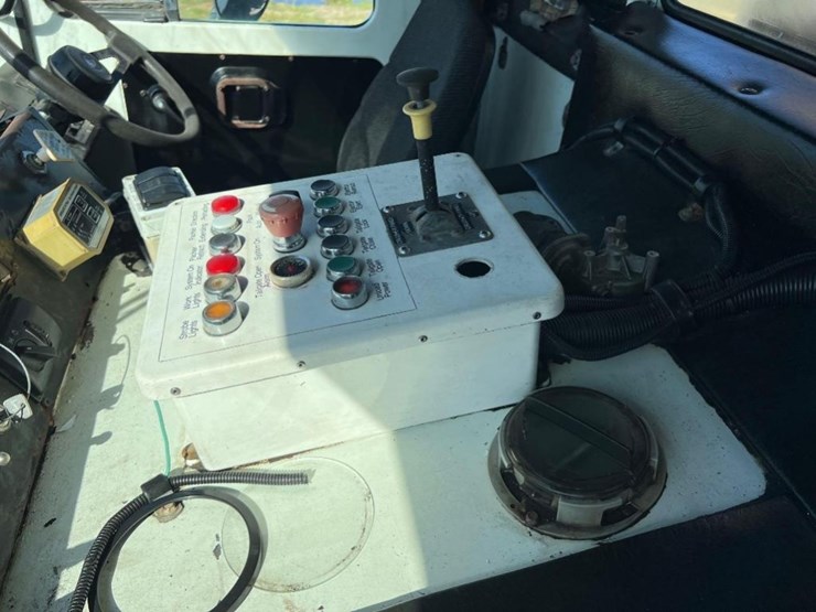 2015-mack-leu633-image-33