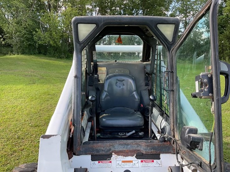 2003-bobcat-s300-image-16