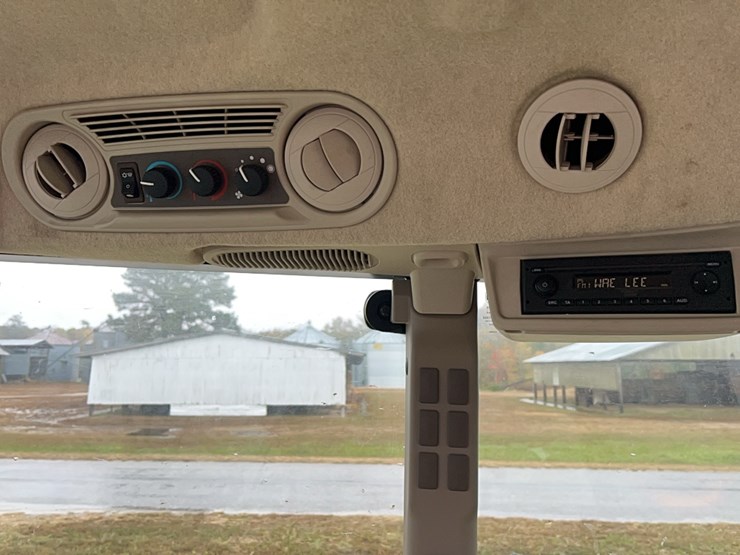 john-deere-5.5-image-16