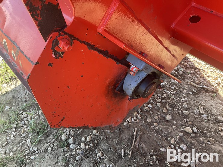 2012-kuhn-8124-slinger-manure-spreader-image-19