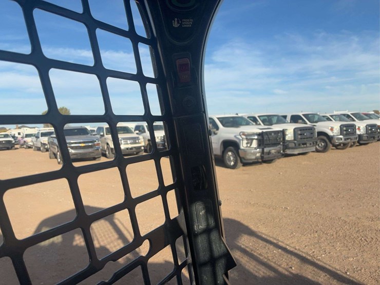 2021-bobcat-s590-image-15