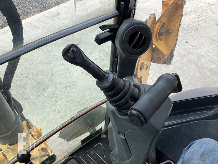 2017-deere-410l-image-19