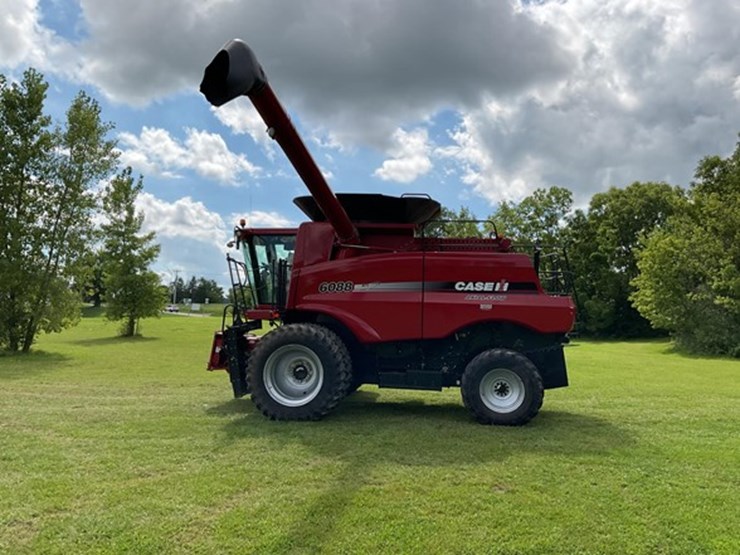 2011-case-ih-6088-image-40